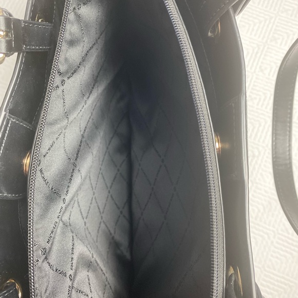 MICHAEL KORS Black Large Leather Commuter Tote from the Jet Set Travel Series - Picture 4 of 7